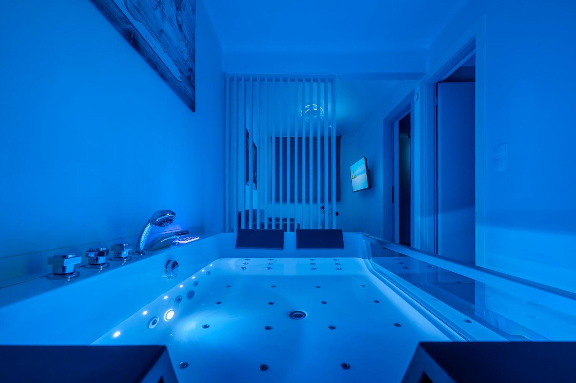 Premium Jacuzzi Suite At The City Center, By Aqua Platinum Tesalónica Exterior foto